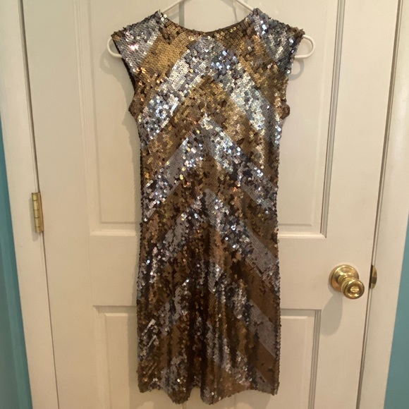✨HP✨ Alice & Olivia Sequin Dress - Picture 2 of 7